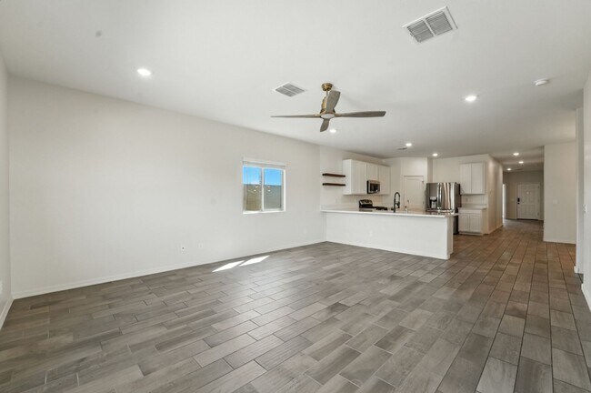 Building Photo - Stunning new build in Glendale, AZ!