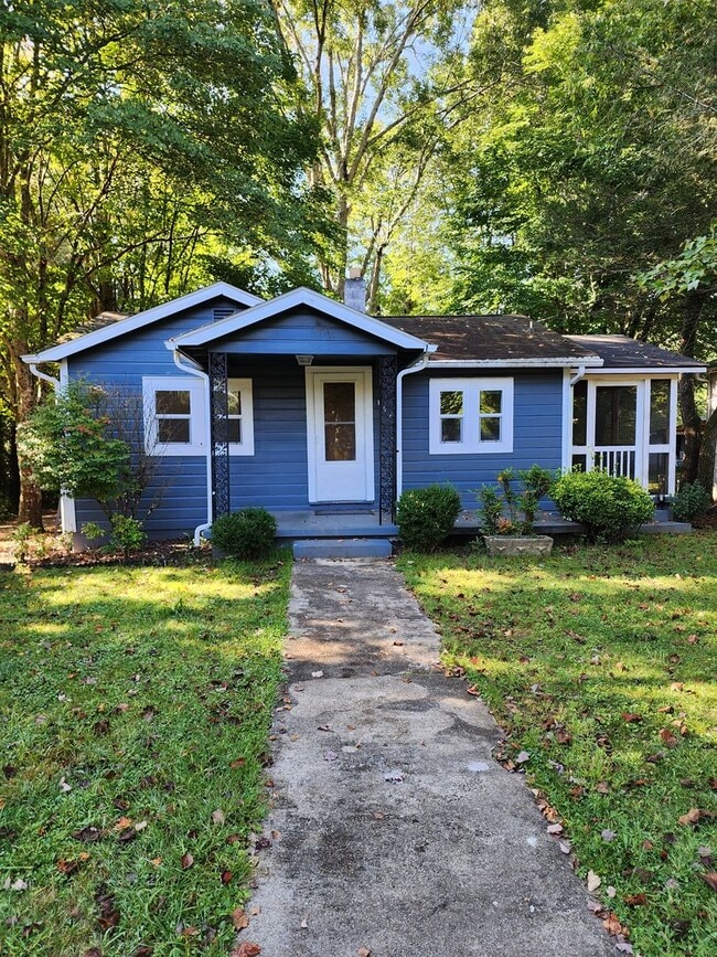 Building Photo - Charming Cottage-Black Mountain