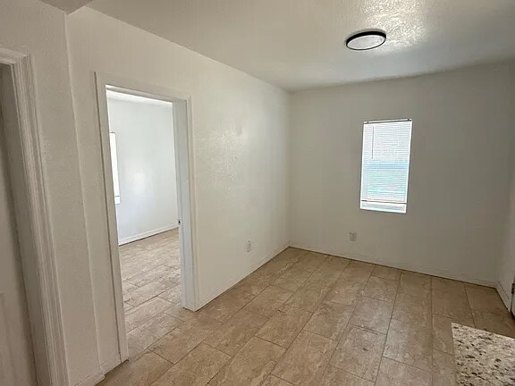 Building Photo - 310 Park St