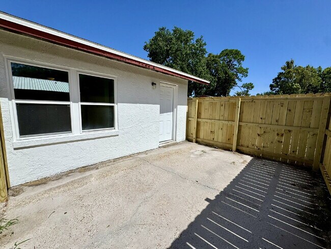 Building Photo - Updated 2-Bedroom 1-Bathroom with Water & Sewer Included