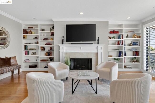 Building Photo - Four Bedroom Home with Panoramic Views