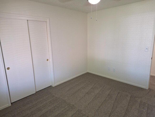 Building Photo - 4951 E Fillmore Ave