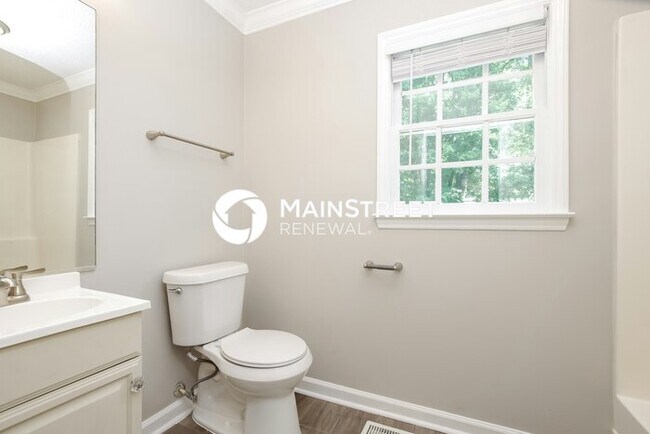 Building Photo - 3 Bedroom Pet-Friendly Home in High Point,...