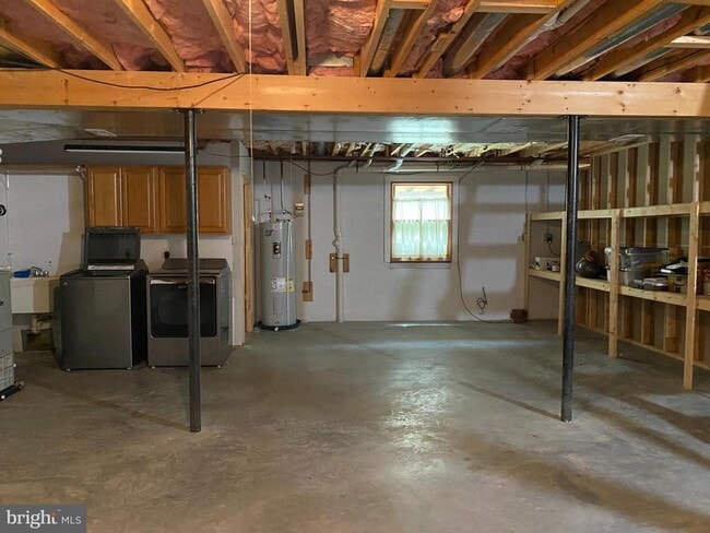 Building Photo - 1909 Back Mountain Rd