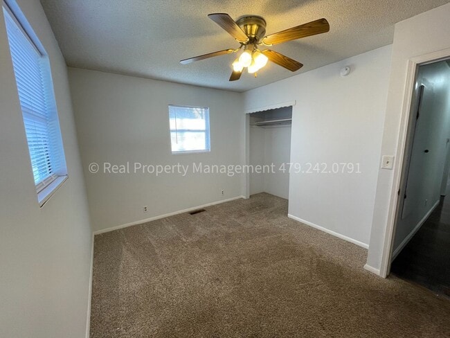 Building Photo - 526 E El Paso St