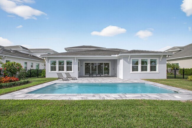 Building Photo - 9249 Crestview Cir