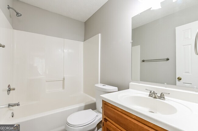 Building Photo - 165 Nowell Dr
