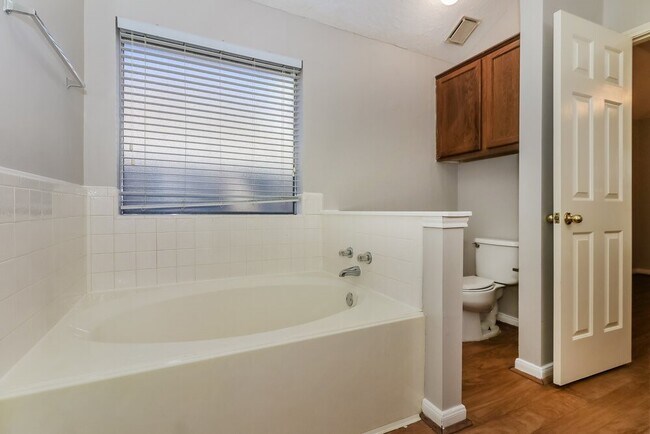 Building Photo - 18714 Timber Spring Dr