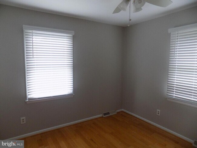 Building Photo - 313 Glenville Rd