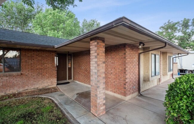 Building Photo - 34 E 350 N