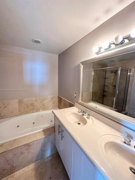 Building Photo - 7900 Harbor Island Dr