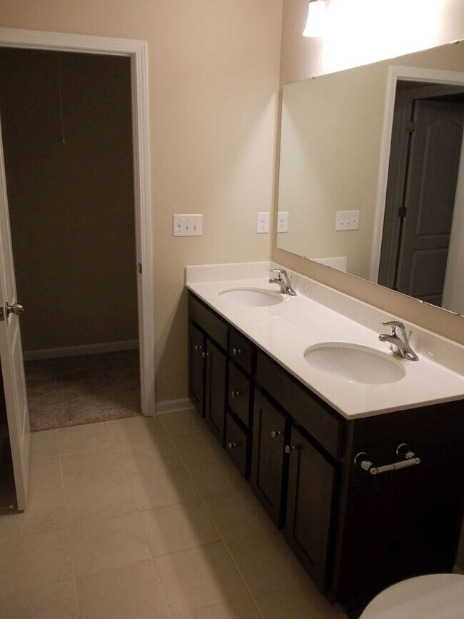Building Photo - Spacious 4 Bedroom Home in Cox Mill School...