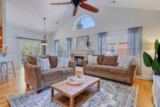 Building Photo - 2162 Sanibel Ct