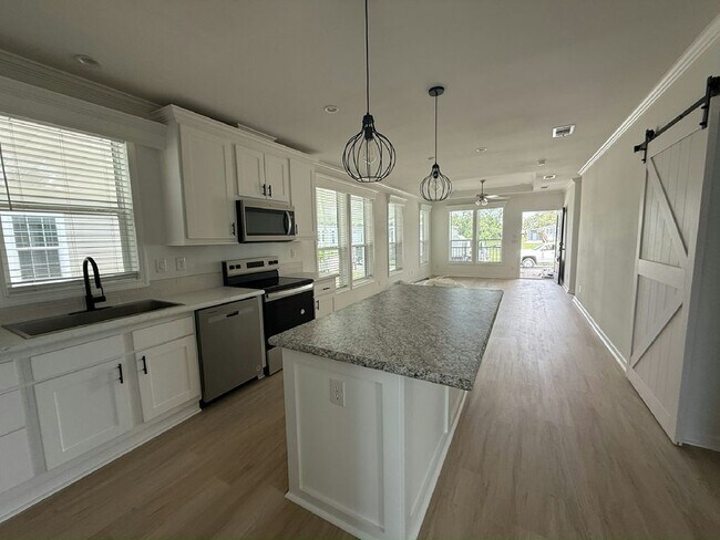 Building Photo - 3610 Vine Trl
