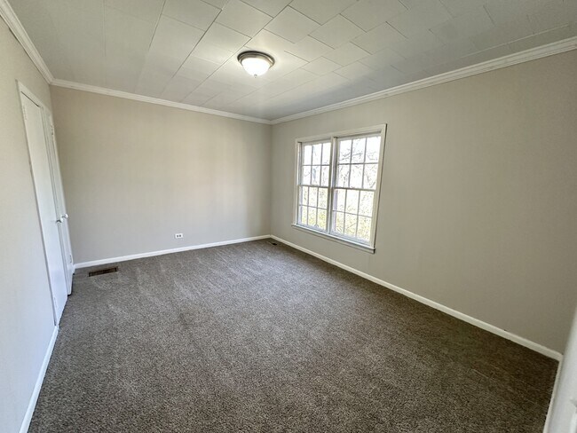 Building Photo - 4028 40th Ave N