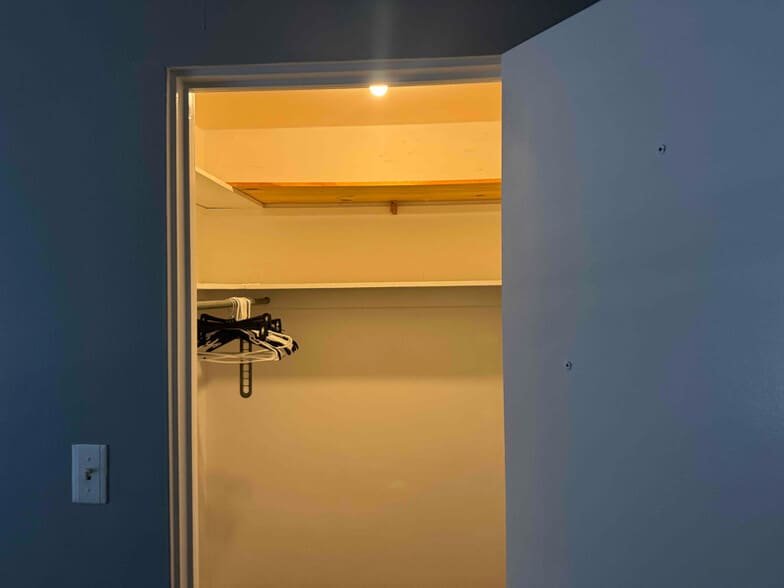 Building Photo - 8831 Schneider Ave