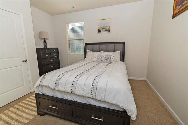 Building Photo - 2084 Sawgrass Dr