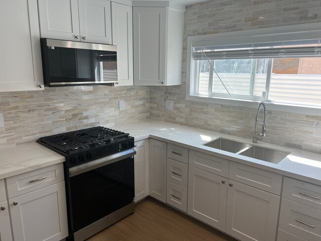 Building Photo - 2134 Wayside St