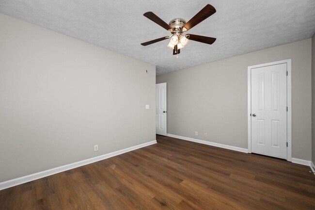 Building Photo - 2426 Willowbrook Dr