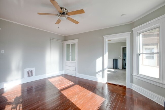 Building Photo - 325 Chestnut St