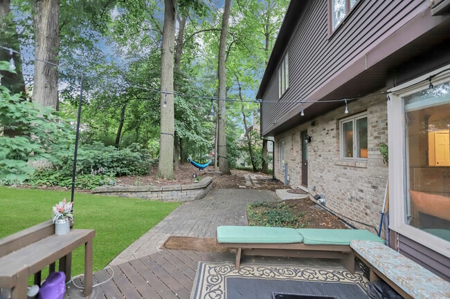 Building Photo - 985 Chapel Ct N