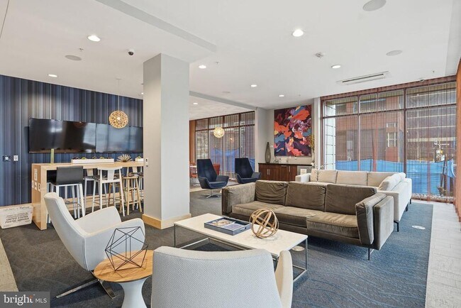 Building Photo - 1320 Fenwick Ln