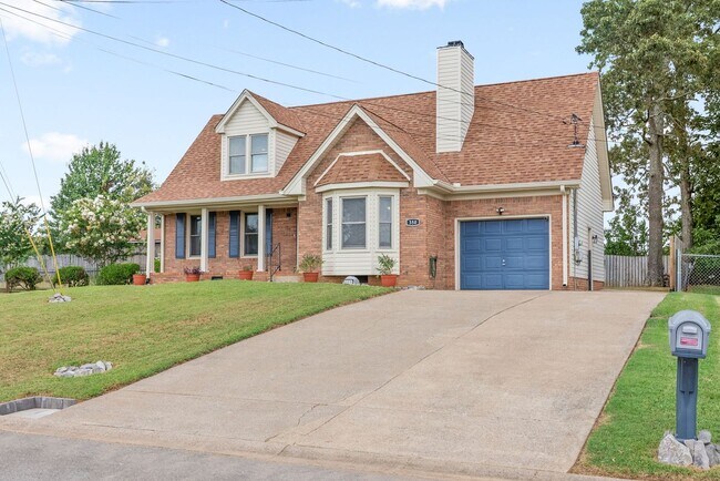 Primary Photo - Nice Home on Cul-Du-Sac Large Backyard clo...