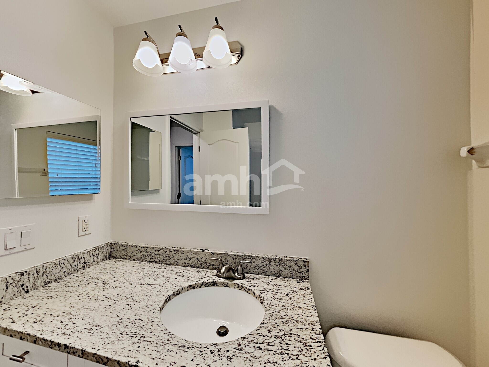 Building Photo - 30640 Tremont Dr