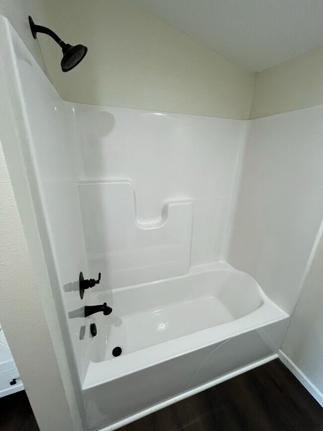 Building Photo - 2+ BEDROOM 1 BATHROOM HOUSE FOR RENT