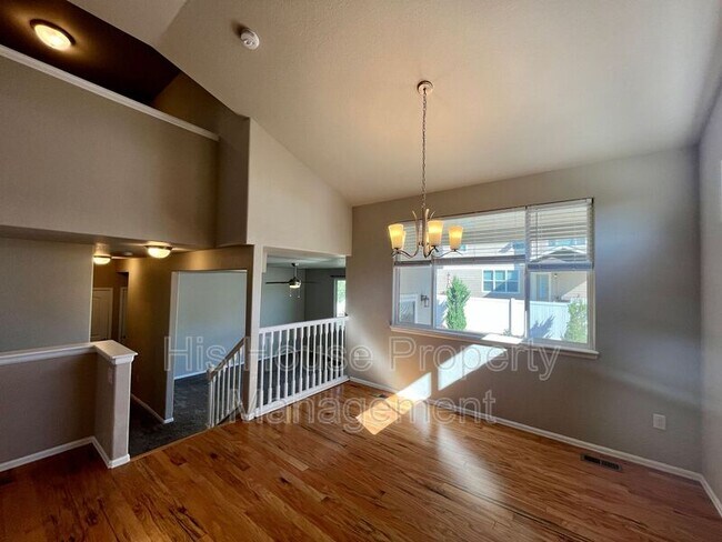Building Photo - 842 Sunlight Peak Dr