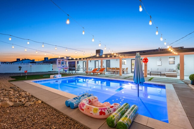 Building Photo - 131 Mescal Loop