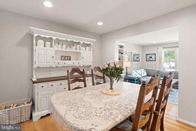 Building Photo - 8573 Tyrolean Way