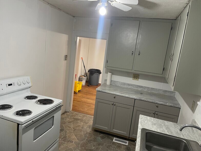 Building Photo - 74 Sunset Cir