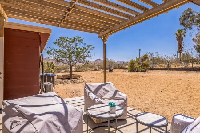 Building Photo - 3 Bedroom 1.5 Bath Modern Farmhouse near JT National Park * MOVE IN SPECIAL*