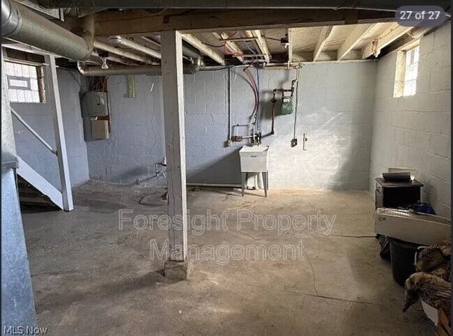 Building Photo - 692 W Thornton St