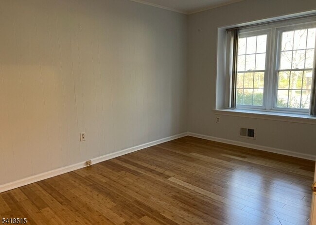 Building Photo - 64 Goldfinch Dr