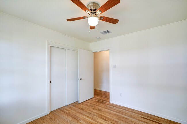 Building Photo - 1319 Elm St