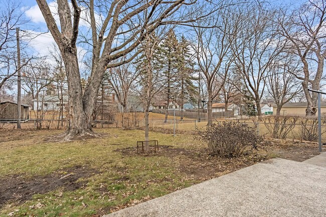 Building Photo - 6024-6026 W 35th Street