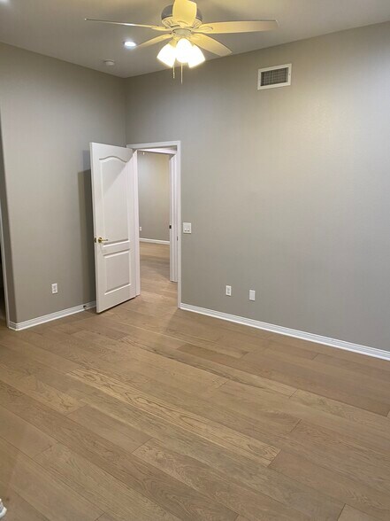 Building Photo - 732 PALISADES Dr
