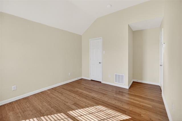 Building Photo - 2616 Cove Dr