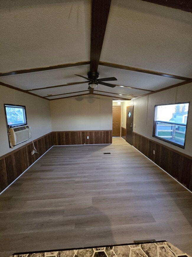 Building Photo - 3 bedroom, 2 bath Mobile Home in Yorktowne