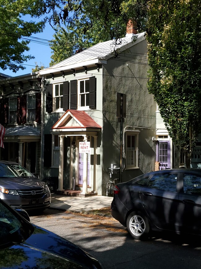 Building Photo - 113 Charles St