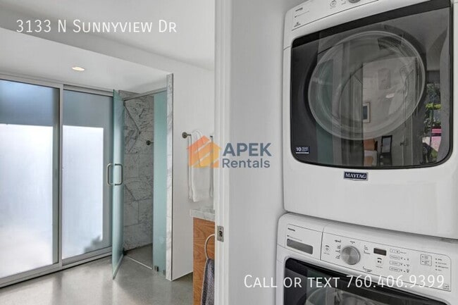 Building Photo - 3133 N Sunnyview Dr