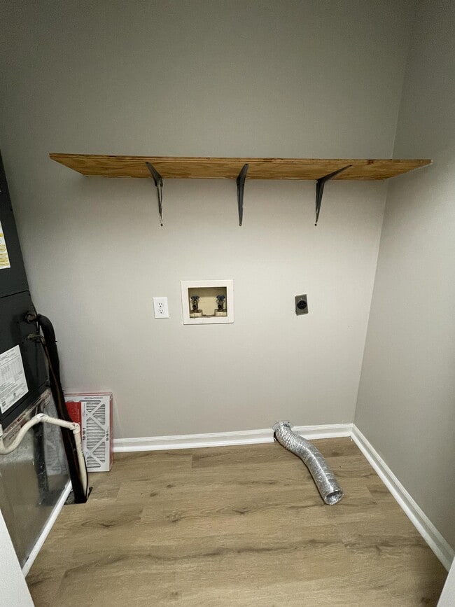 Building Photo - 139 E Vail Dr