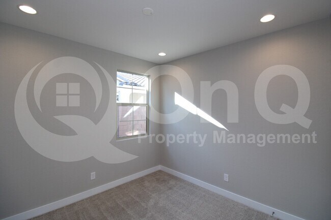 Building Photo - 5716 S Romano