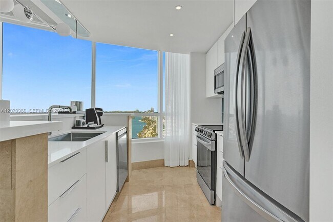 Building Photo - 4401 Collins Ave