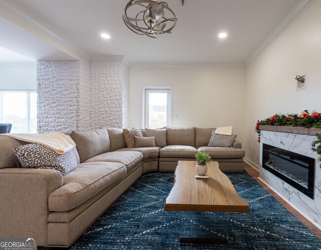 Building Photo - 2161 Peachtree Rd NE