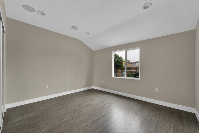 Building Photo - 7237 Tujunga Ave