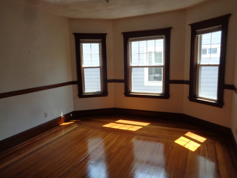 Building Photo - 73 Grove St