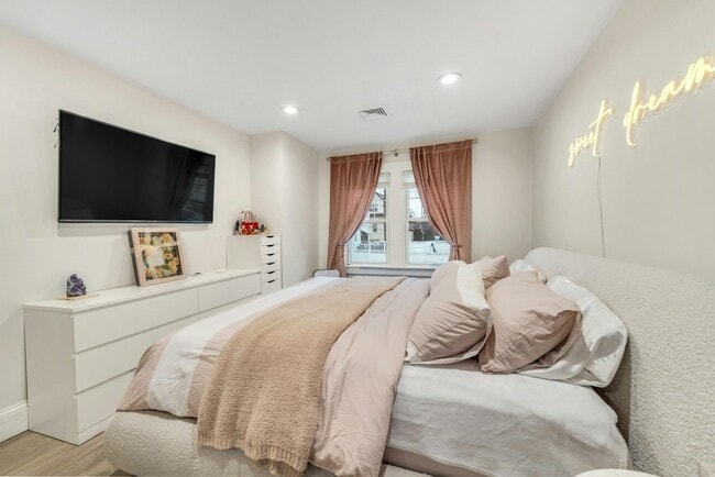 Building Photo - 67 Hillcrest Rd